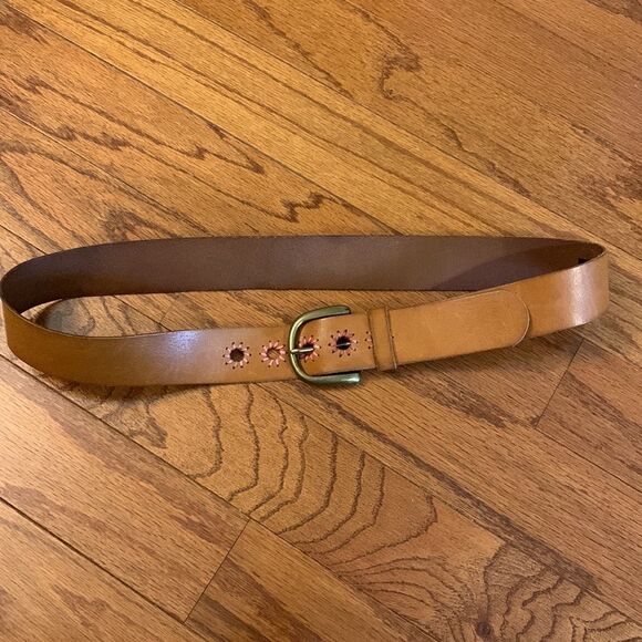 Gap size medium genuine leather belt. The color is tan - Picture 1 of 7